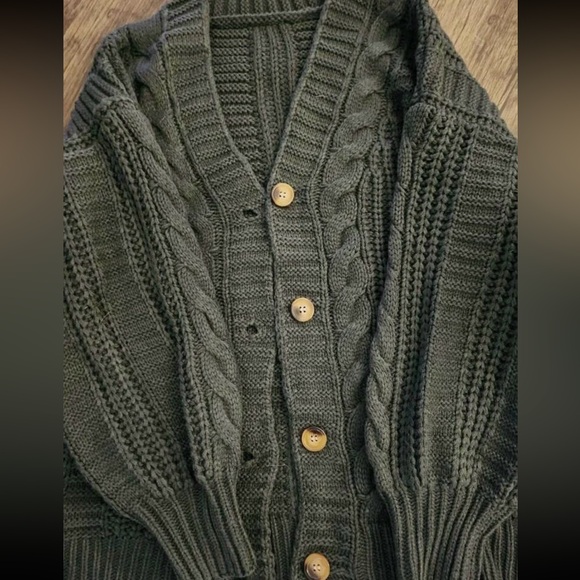 Oversized Grey Cable Knit Cardigan Long Sleeves Hip Length Buttoned - Picture 11 of 16